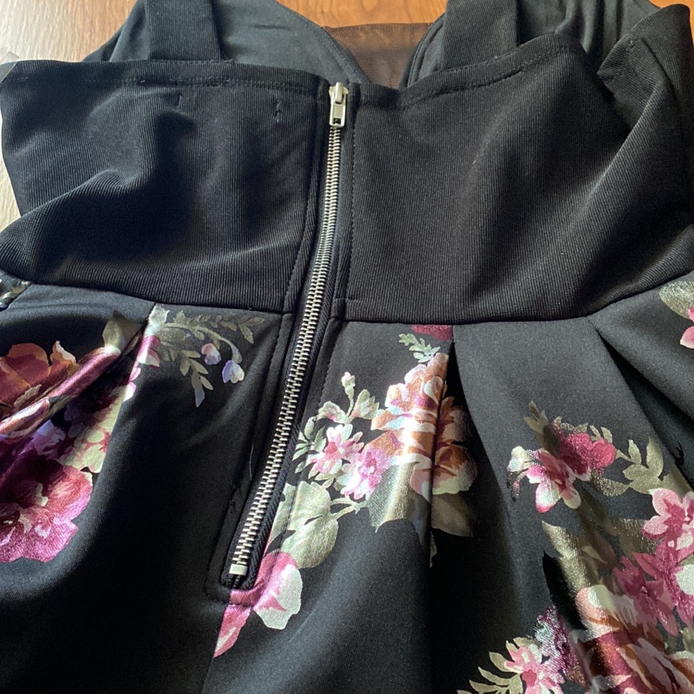 Dress - Picture 6 of 7